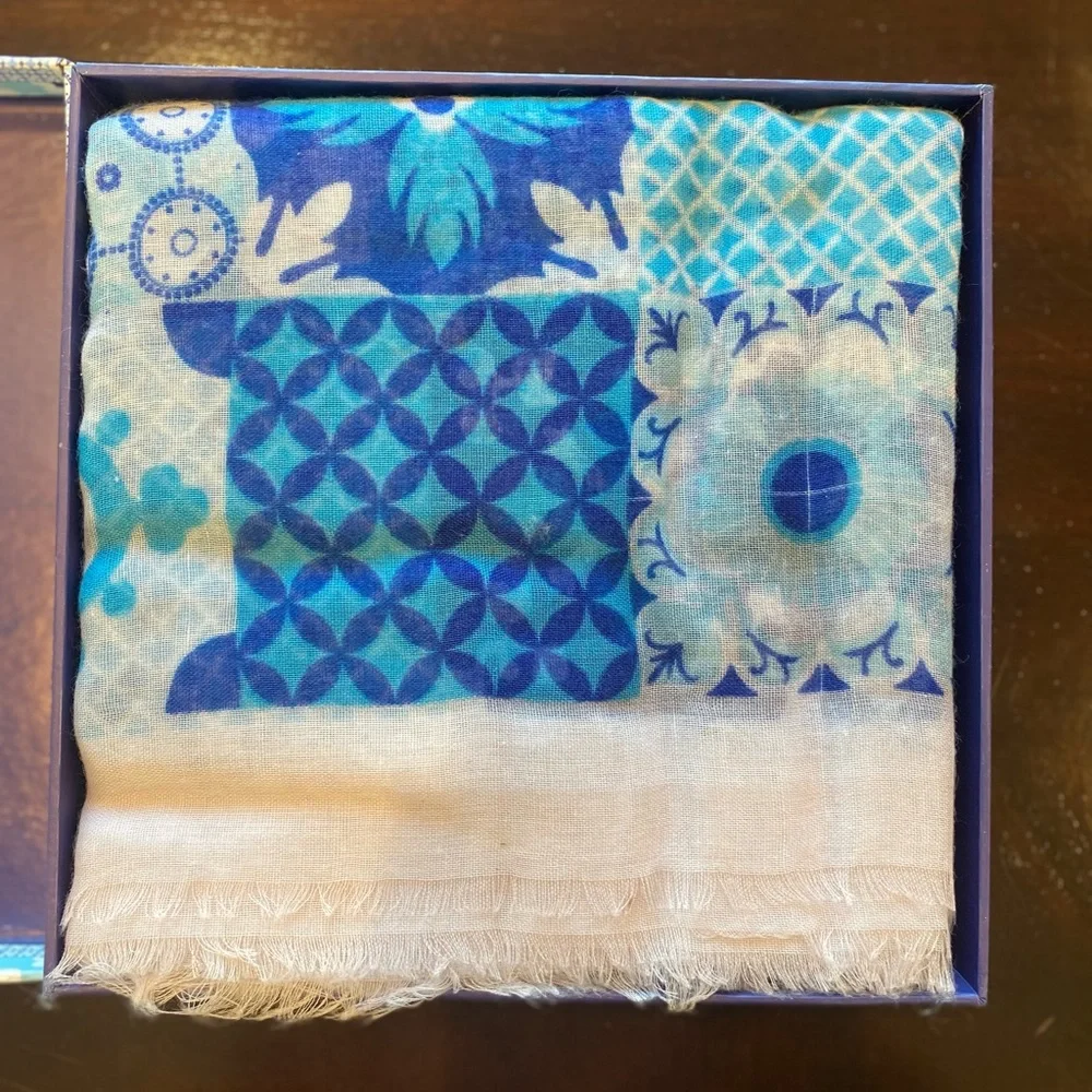 Azul Pattern Scarf - Picture 1 of 3